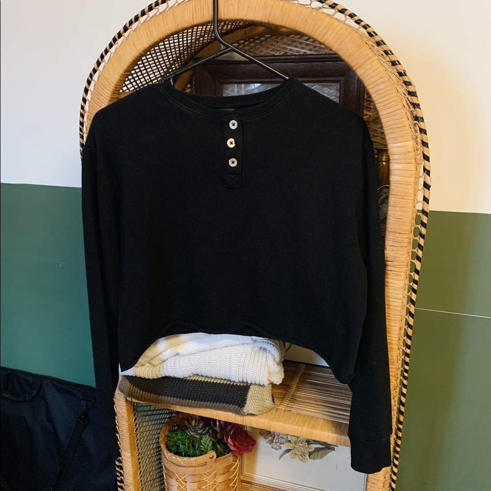 Black Cropped Henley